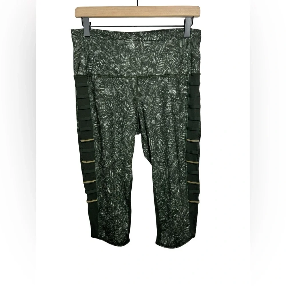Lululemon Breezy Crop Jazzy Gator Full On Luxtreme Leggings Size 8